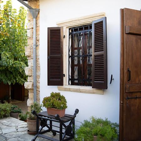 Apanemia Inn House لوفو المظهر الخارجي الصورة